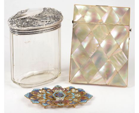 A EDWARD VII SILVER LIDDED GLASS JAR, 10 CM H, BIRMINGHAM 1901, A CLOISONNE WAIST CLASP, 8.5 CM W AND A MOTHER OF PEARL CARD 