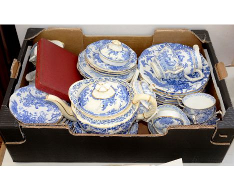 A ROYAL CROWN DERBY BLUE AVES PATTERN DINNER AND TEA SERVICE, TO INCLUDE A CASED SET OF SIX PORCELAIN PISTOL HAFTED KNIVES 