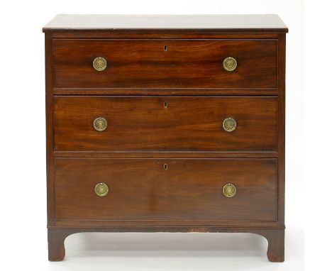A MAHOGANY CHEST OF DRAWERS ON BRACKET FEET, EARLY 20TH C, 92CM; 92 X 47CM 
