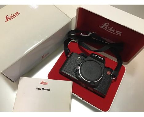 A Leica R6.2 camera body, with manual focus/exposure 35mm, with light meter, boxed