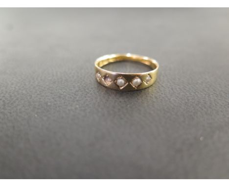 A late Victorian 18ct gold seed pearl ring - Hallmarked Chester - Ring size M - Weight approx 1.9gms
Condition Report: Fair -