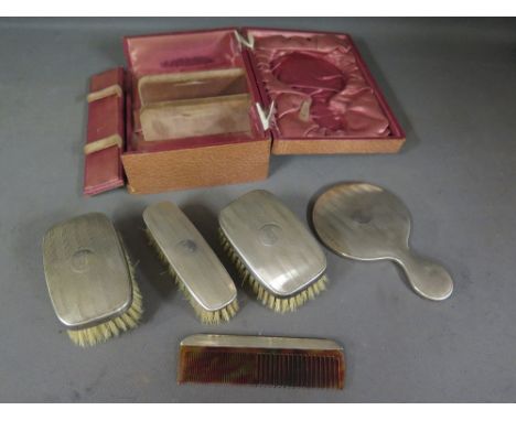 A boxed silver child's dressing table set comprising brushes, comb and hand mirror - Length of mirror 13 cm - Hallmarked Birm