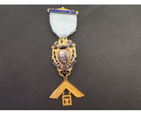 A 15ct gold Masonic Jewel - With enamel detail, diamond highlight,  and photo 'Thomas Proctor Baptie' No 3302 - With reverse 