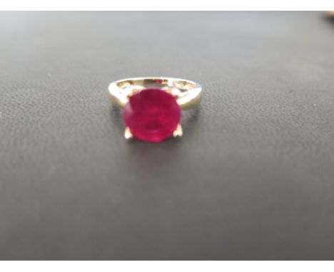 A 9ct gold ruby ring - Hallmarked Birmingham - Ring size N 1/2 - Weight approx 4.0gms
Condition Report: Good