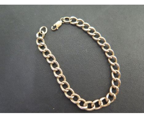 A 9ct gold curb-link bracelet - With marks indicating 9ct gold - Length 21cms - Weight approx 7.4gms
Condition Report: Good t