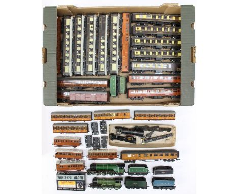 Railway: A collection of assorted model railway OO gauge locomotives, together with various coaches and rolling stock. Includ