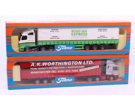 Tekno: A boxed Tekno diecast, Road Sea Express lorry, 1:50 Scale, Made in Holland. Vehicle appears in very good condition, bo