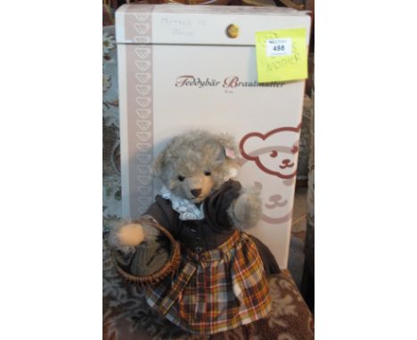 Modern Steiff 'Bride's Mother' teddy bear, limited edition no. 95/500 pieces Worldwide, 31cm high.  In original box with cert