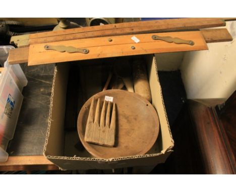 Small box of assorted treen items including cawl spoons, wooden bowls, comb etc., together with a carpenters spirit level in 