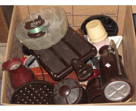 Box containing a large collection of Bakelite novelty and other items to include: sugar canister; barrel; hotwater bottle; wa