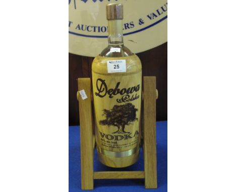 Debowa Polska Vodka 40% alcohol/vol., 1 litre, on 'A' frame pouring bracket with nozzle.(B.P. 24% incl. VAT)