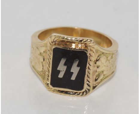 German 9ct gold and enamel SS signet ring decorated with acorn leaves, stamped 375, weight 10gm
