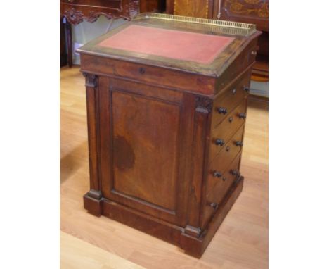 Georgian rosewood davenport desk with pull out top, drawers to the right side and drawer fronts to the left, 57cm wide, 82cm 
