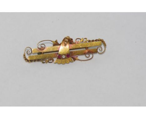 Boxed vintage 15ct yellow gold bar brooch set with rubies and diamond, weight: approx 4.17 grams