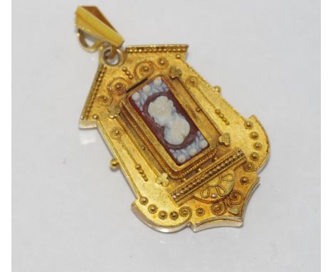 Vintage 18ct gold open locket cameo pendant in hardstone, total weight: approx 11.57 grams (locket surround tests as 14ct and