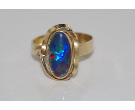 Vintage 9ct yellow gold and opal ring weight: approx 3.4 grams, size: O/8