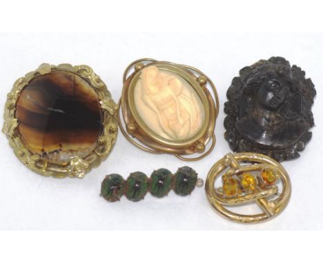 Various vintage brooches including beetle brooch (as inspected)