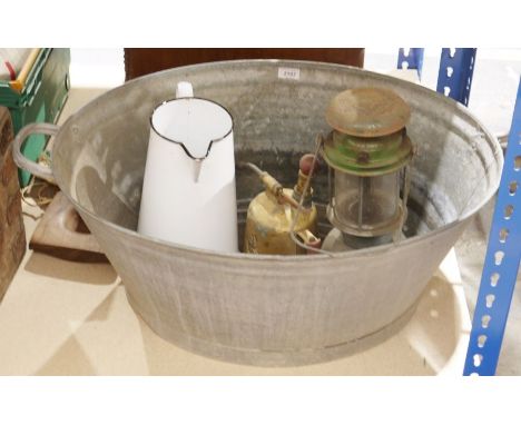 Vintage Bialaddin pressure lamp, a vintage Mysto pheumatic oil can, a metal enamelled jug, a galvanised metal tub&nbsp;and a 