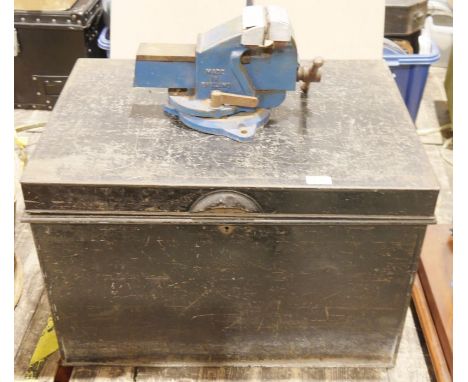 Metal trunk&nbsp;and a vice (2)&nbsp;
