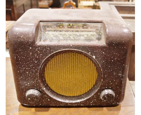 Vintage bakelite Bush radio type DAC.90.A.