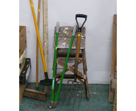 Tools, forks, brush and small ladders etc