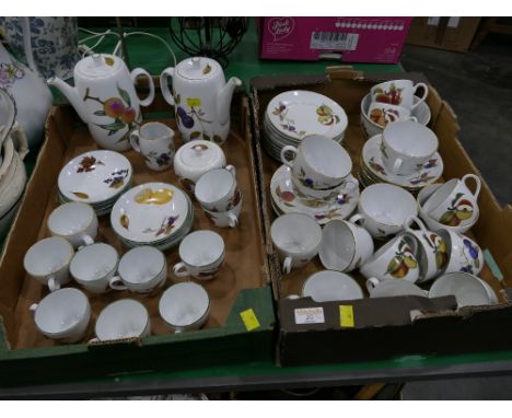 Two boxes of Royal Worcester Evesham pattern tea and coffee ware