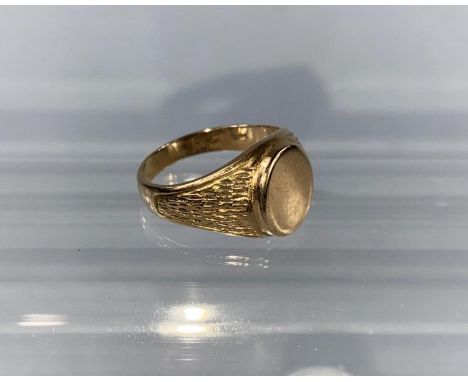 A gentleman's yellow metal monogrammed signet ring with bark effect shoulders. Stamped 585. 5.9g (good condition size R)