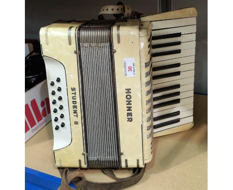 A Hohner 12 base piano accordion "Student II" 