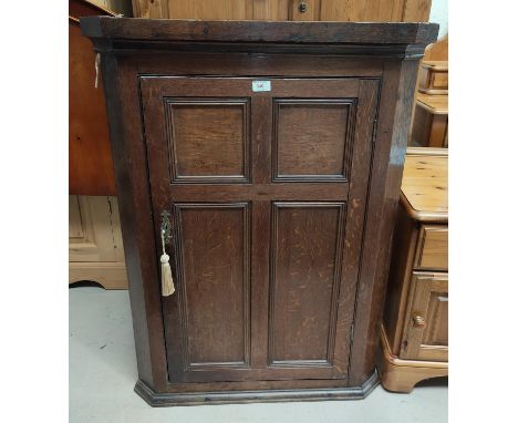 An oak corner cupboard with single panel door, 104 x 75 cm 