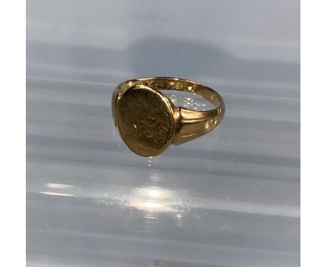 A gentleman's 9ct. hallmarked gold monogrammed signet ring. 3.8g.&nbsp; Ring size: R/S