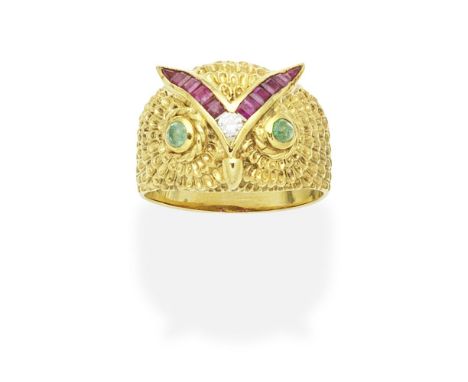 GEM-SET OWL RINGDecorated with a brilliant-cut diamond, cabochon emeralds and calibré-cut rubies,  ring size approx. S (leadi