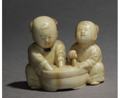 A Japanese netsuke from Edo-Meiji period circa 1850-1880. Signed Homin on the base. In carved ivory portraying a pair of kara