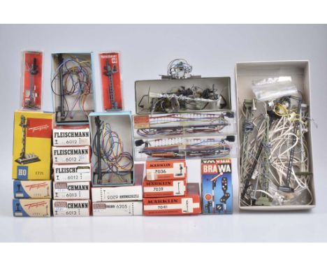   FLEISCHMANN/ MÄRKLIN/ KIBRI Konvolut für den Anlagenbau   darunter Flügelsignale &amp; Lichtsignale, 5x 6013, 2x 6205, 2x 6