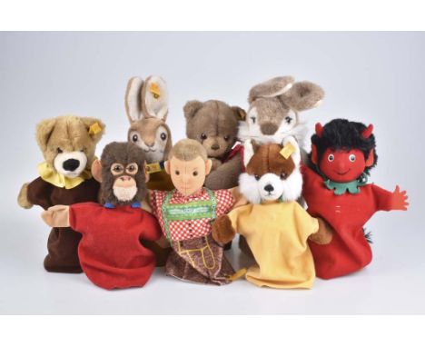   STEIFF 8 Handpuppen   alle mit Knopf und Fahne, darunter Bär Nr. 252006, Teufel, Nr. 7070/28, Hase Nr. 6993/30, Affe Nr. 64