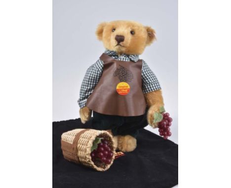   STEIFF Teddybär Winzer   Winegrower, limitierte Auflage, mit Zertifikat 1000/ 2000, KF, Nr. 670091, Mohair, rotblond, 32 cm