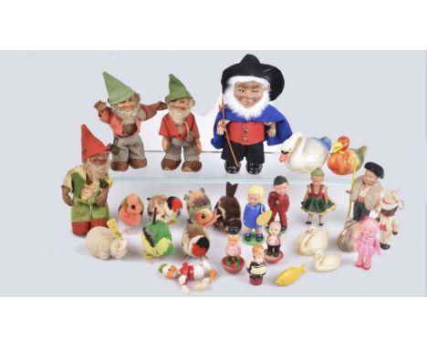   Los Figuren und Tiere für die Puppenstube   Steiff Lucki Zwerge, 7 Wollminiaturen, Celluloidtiere und -figuren, bespielt, Z