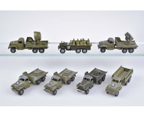   FJ FRANCE JOUETS 7 Militärfahrzeuge   Made in France, 50er - 60er Jahre, Metall/ Kunststoffteile, grün/schwarz, L 11-12 cm,