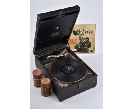   ELECTROLA Koffergrammophon   um 1920, Germany, Holzkoffer mit schwarzen Kunstleder bezogen, Handkurbelbetrieb, 29x41x16 cm,
