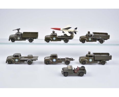   TEKNO 7 Militärfahrzeuge   Denmark, 50er - 60er Jahre, Metall/ Kunststoffteile, grün/schwarz, L 7-11 cm, Nr. 814 Willys Jee