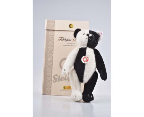   STEIFF Teddybär Pierrot   Limitierte Auflage, mit Zertifikat 0003/ 2006 weltweit, KF, Nr. 037511, Alpaca, schwarz/ weiß, 5-