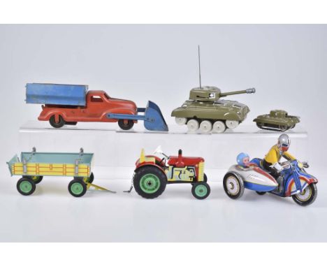   GAMA/ KDN 5 Teile   Blech, litografiert, KDN, Traktor mit Anhänger, L 33 cm, Schalthebel, UW, mit Schlüssel, Medium Tank M9