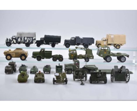   GAMA/ CORGI TOYS/ BRITAINS LTD/ VICTORIA   u.a., 37 verschiedene Militärfahrzeuge und Zubehör, Metall/ H.p., L 5 - 40 cm, d