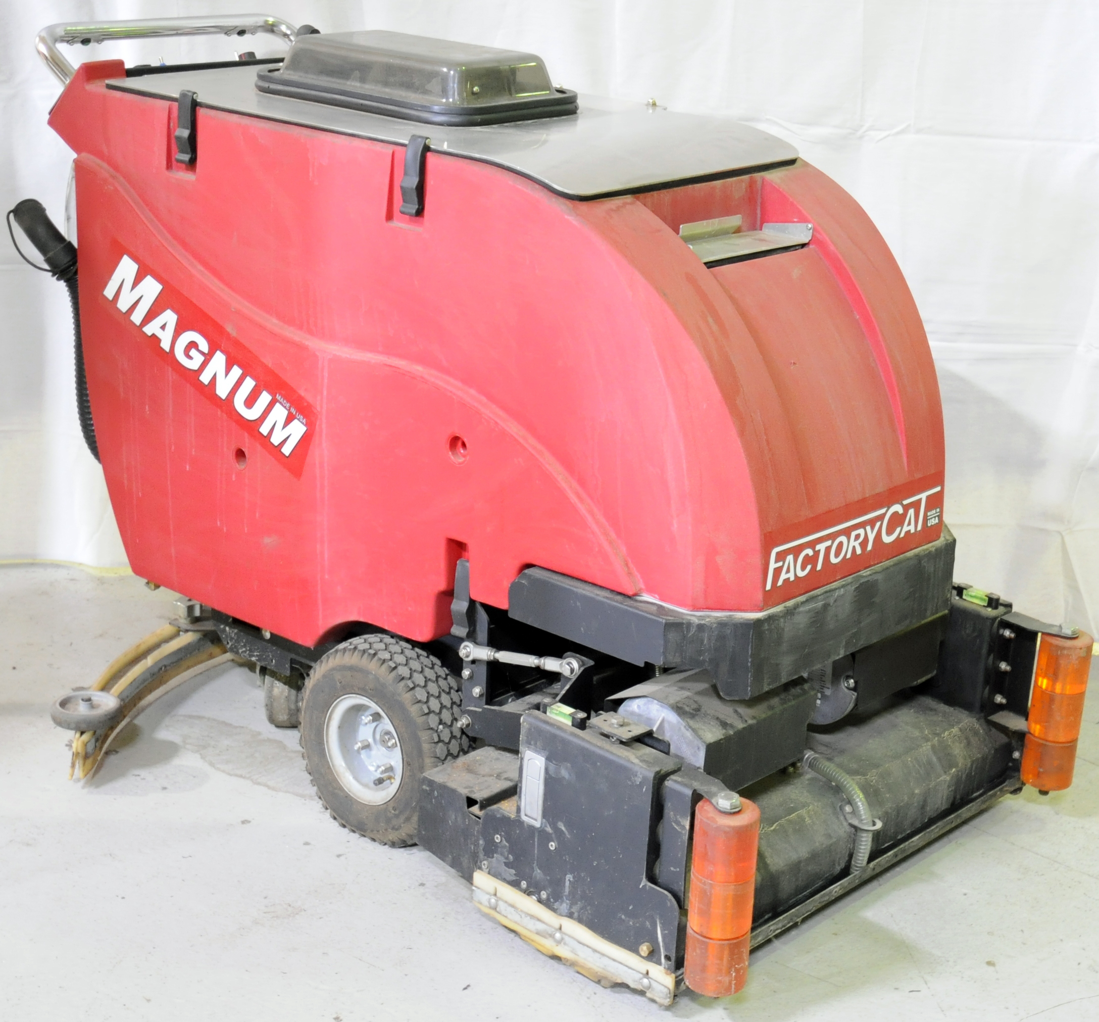 FACTORY CAT MAGNUM 30C ELECTRIC WALK BEHIND TYPE FLOOR SCRUBBER WITH X