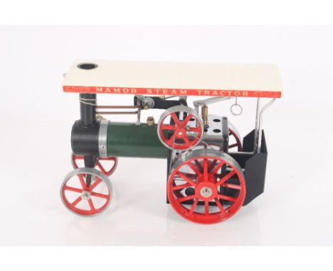 A Mamod steam tractor model with original shipping box and some accessories (near mint)