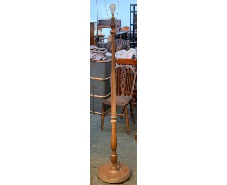 A mahogany reeded standard lamp, 153cmH 