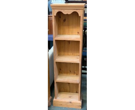 A narrow pine shelf of three shelves, 36x21x127cm 