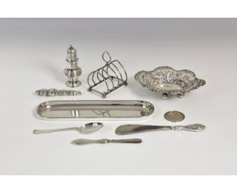 A quantity of collectable silver, to include a Scottish candle snuffer / pen tray of rounded rectangular form by Hamilton &am