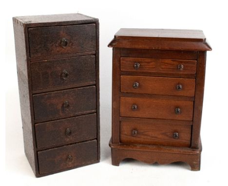 An early 20th century mahogany and pine specimen chest of four drawers, raised on shaped bracket supports, height 42cm, lengt