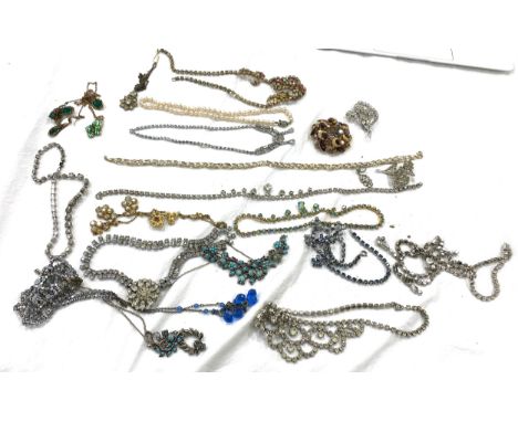 Selection of Vintage and later costume jewellery 