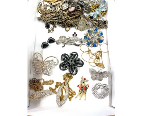 Selection vintage and later ladies costume jewellery 